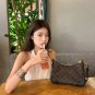 LV Boulogne croissant black is perfect for cool girlsLv Boulogne Bullock @ BlackThis y