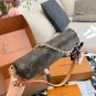 LV Ivy WOC handbag p170The LV lvy WOC handbag is a classic item from Louis Vuitton's 202