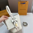 LV Louis Vuitton Bucket P135