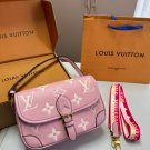LV Louis Vuitton Diane baguette p135