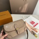 LV Louis Vuitton Diane baguette p135_35