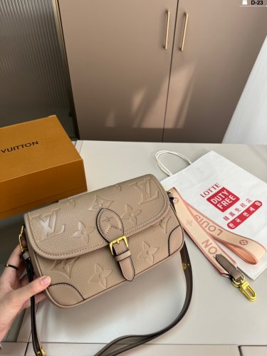 LV Louis Vuitton Diane baguette p135_35