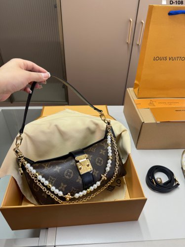 LV Louis Vuitton Underarm Knuckle P120