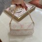 LV Louis Vuitton's new size Ivy bag,It can be worn on one shoulder, slung over the shoul