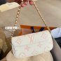 LV Louis Vuitton's new size Ivy bag,It can be worn on one shoulder, slung over the shoul