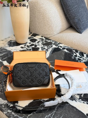 LV Nano Alpha men's crossbody bag p190LV Nano Alpha men's crossbody bag, featuring Monog_2258
