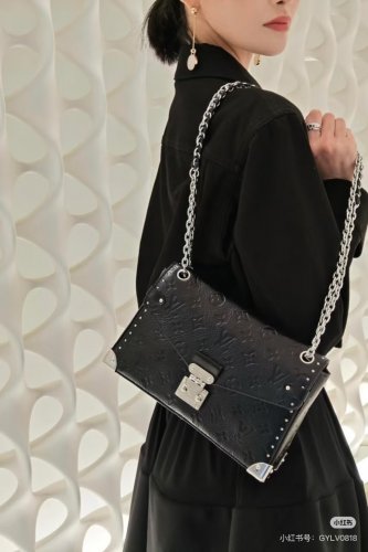 LV new handbagMULTIPASS handbag TRUNKIE EAST WEST TRUNKIE handbag ALMA TRUNKNew bag
