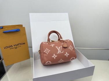 Lv pillow bag color chart p135_1467