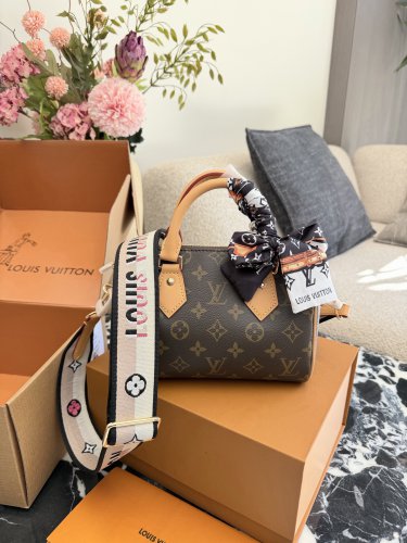LV Speedy 20 Pillow Pack P205LV Speedy 20 Pillow Bag, Classic Monogram Old Flower Canvas_2074