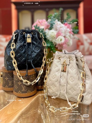 LV25fw new bucket bag looks good and easy to carry