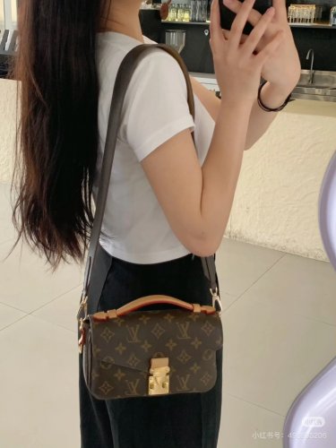 Lv's new postman is really good-lookingCharge for a new model~