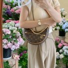 New Pea BagNo wonder it's LV Little Pea, it feels stylish on the back!Simple half moon_2293