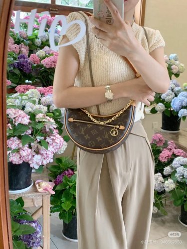 New Pea BagNo wonder it's LV Little Pea, it feels stylish on the back!Simple half moon_2293