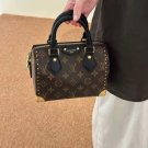 No wonder the LV show is too topFull of fashionable retro feeling, classic vintage flowe