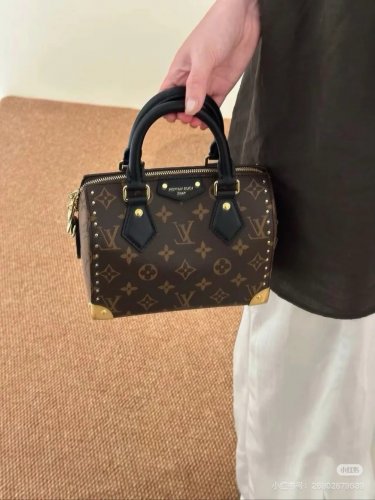 No wonder the LV show is too topFull of fashionable retro feeling, classic vintage flowe