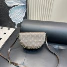one hundred and fifteenSize 22.16cmLV pearl semi-circular bag, versatile bag type! The
