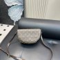 one hundred and fifteenSize 22.16cmLV pearl semi-circular bag, versatile bag type! The