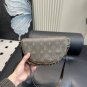 one hundred and fifteenSize 22.16cmLV pearl semi-circular bag, versatile bag type! The