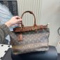 one hundred and fortySize 33.26cmThe LV classic vintage tote bag, especially the white