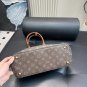 one hundred and fortySize 33.26cmThe LV classic vintage tote bag, especially the white