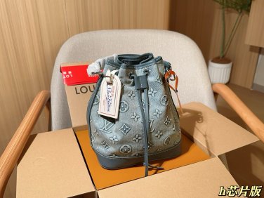 one hundred and seventy-fiveChip versionLv Louis VuittonDenim denim bucket bag! sing