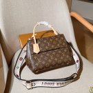 one hundred and seventy-fiveLv Louis VuittonCluny BB Clooney Flip BagSize 25cmgift