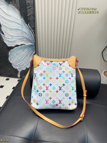 one hundred and seventy-fiveSize 28.32cmLV Murakami Takashi series crossbody bag, high