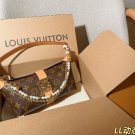 one hundred and sixtyDynamic chipLv Louis VuittonNew Pochee Mia Underarm Lunch Box B