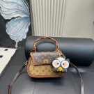 one hundred and thirty-fiveSize 24.16cmLV piglet bagCool and cute KesakuAny season