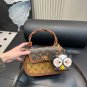 one hundred and thirty-fiveSize 24.16cmLV piglet bagCool and cute KesakuAny season