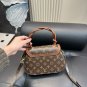 one hundred and thirty-fiveSize 24.16cmLV piglet bagCool and cute KesakuAny season