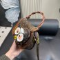 one hundred and thirty-fiveSize 24.16cmLV piglet bagCool and cute KesakuAny season