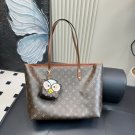 one hundred and thirty-fiveSize 33.27cmLv's new vintage tote bag shopping bag Old flo