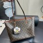 one hundred and thirty-fiveSize 33.27cmLv's new vintage tote bag shopping bag Old flo