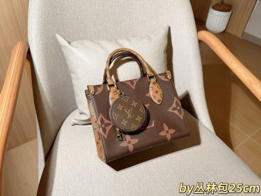 one hundred and thirtyLV onthego Louis Vuitton Jungle BagSize 25cmgift box packag