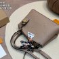Original Reproduction ï¿¥ 195 Airplane BoxBeige Lv Montaigne BagAn entry-level style! A