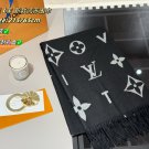 P70 New Product Gift BoxLV  New tassel scarfThe Louis Vuitton Monogram Cashmere Scarf