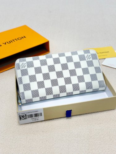 P80 Color White Grid Pink Size 19x10 Model 60017 LV Counter Classic Single Zipper Wallet