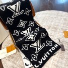 P80 counter gift box packaging+5LV cashmere scarfThe original version of the purchase