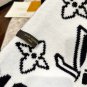 P80 counter gift box packaging+5LV cashmere scarfThe original version of the purchase