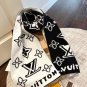 P80 counter gift box packaging+5LV cashmere scarfThe original version of the purchase
