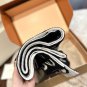 P80 counter gift box packaging+5LV cashmere scarfThe original version of the purchase