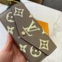 p100The LV M80496 elegantly completes the portofoilysara with a beautiful two-color mo