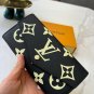 p100The LV M80496 elegantly completes the portofoilysara with a beautiful two-color mo_1219