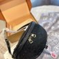 p105 Folding gift box packagingLv's waist bagchest bagIt can also be carried ove