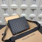 P105 Louis Vuitton Louis VuittonDISCT Lv flip messenger bag men's crossbody bag physical