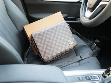 P105 LV Louis Vuitton official website synchronized high version crossbody single shoulder
