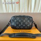 P110 comes with a folding box LV camera bag, a cool LV men's bag is here. The crossbody ba