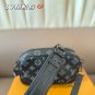 P110 comes with a folding box LV camera bag, a cool LV men's bag is here. The crossbody ba