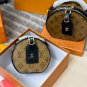 P115 comes with a gift boxLV round cake bagThe classic round pancake bag hat box has b